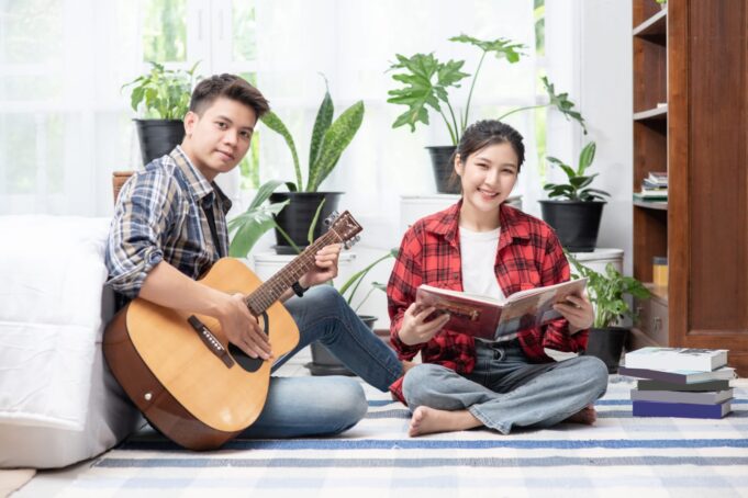 Musik, Film, dan Gadget Baru Jadi Obrolan Anak Muda